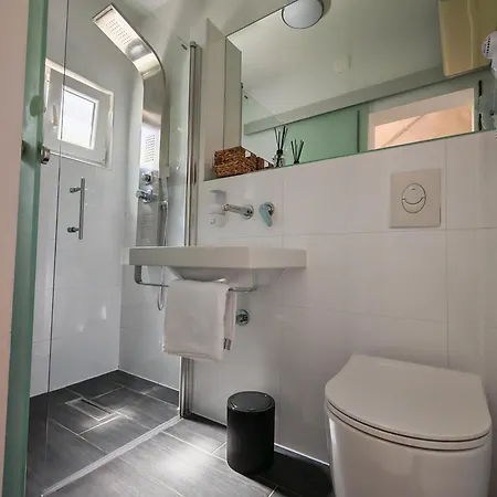 Dijana Nyaraló Rogoznica