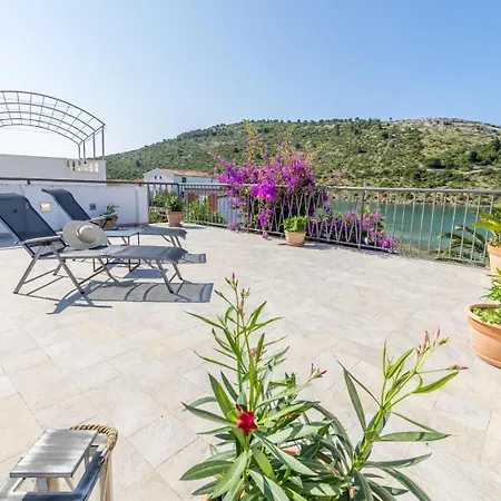 Dom wakacyjny Dijana