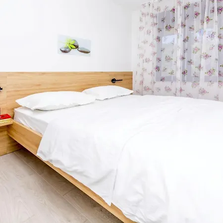 Tatil Evi Dijana Rogoznica (Sibenik-Knin)